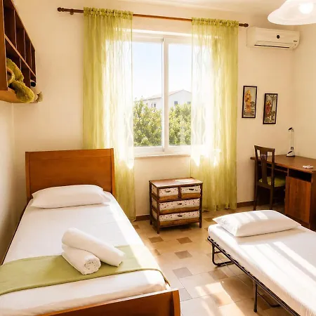 Spacious 3Br Apartment For 8 With 2 Balconies *