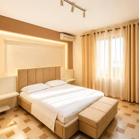 Spacious 3Br Apartment For 8 With 2 Balconies *