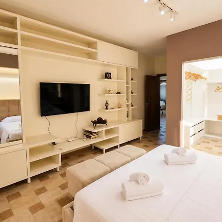アパート Spacious 3br For 8 With 2 Balconies *