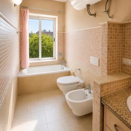 Spacious 3br For 8 With 2 Balconies アパート ティラナ