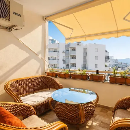 Spacious 3br For 8 With 2 Balconies アパート