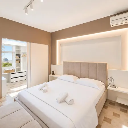 Spacious 3Br Apartment For 8 With 2 Balconies *